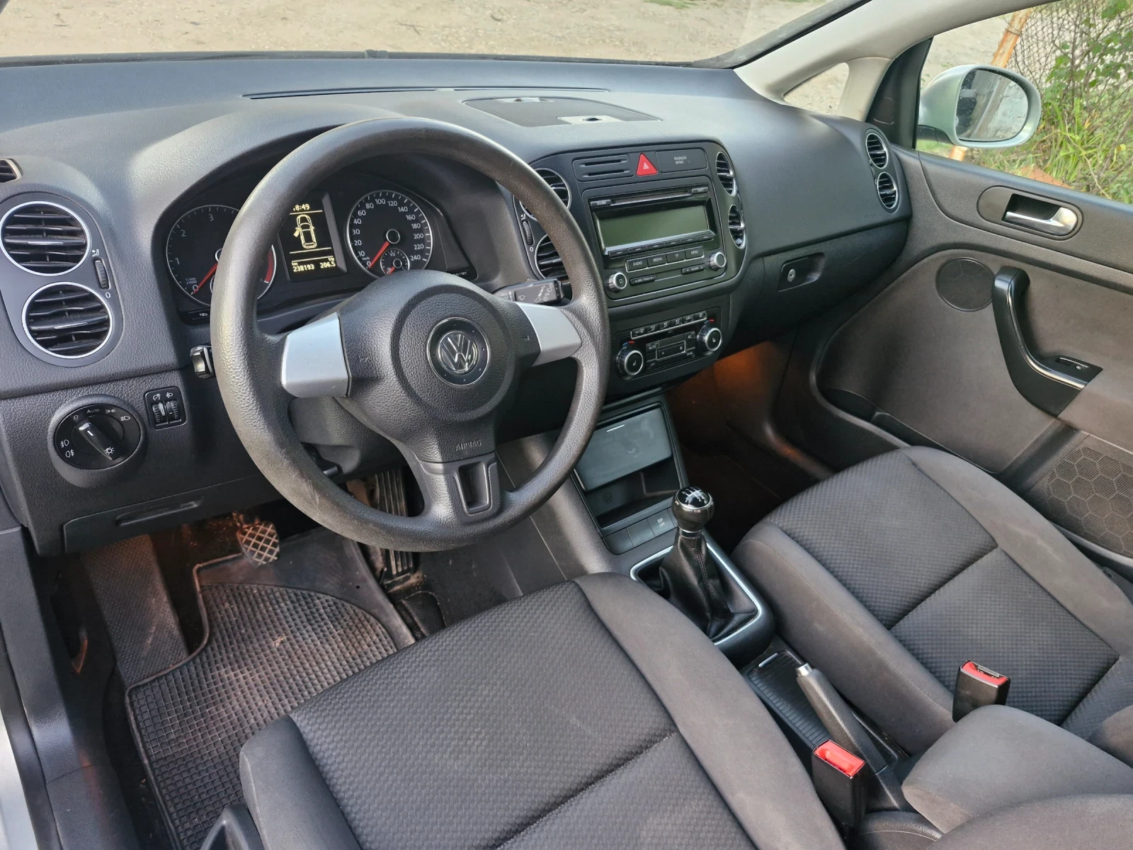 VW Golf Plus 6+ 1.6TDI, снимка 9 - Автомобили и джипове - 54392803