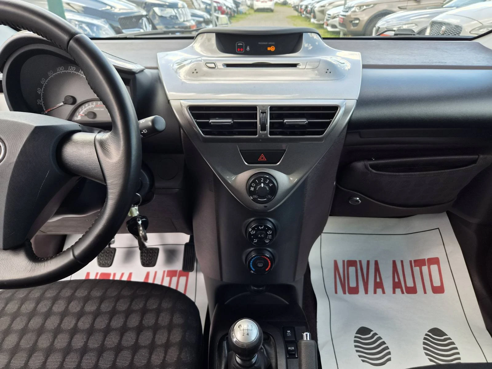 Toyota IQ 1.0i-131000km-ПЕРЛА, снимка 9 - Автомобили и джипове - 54918231