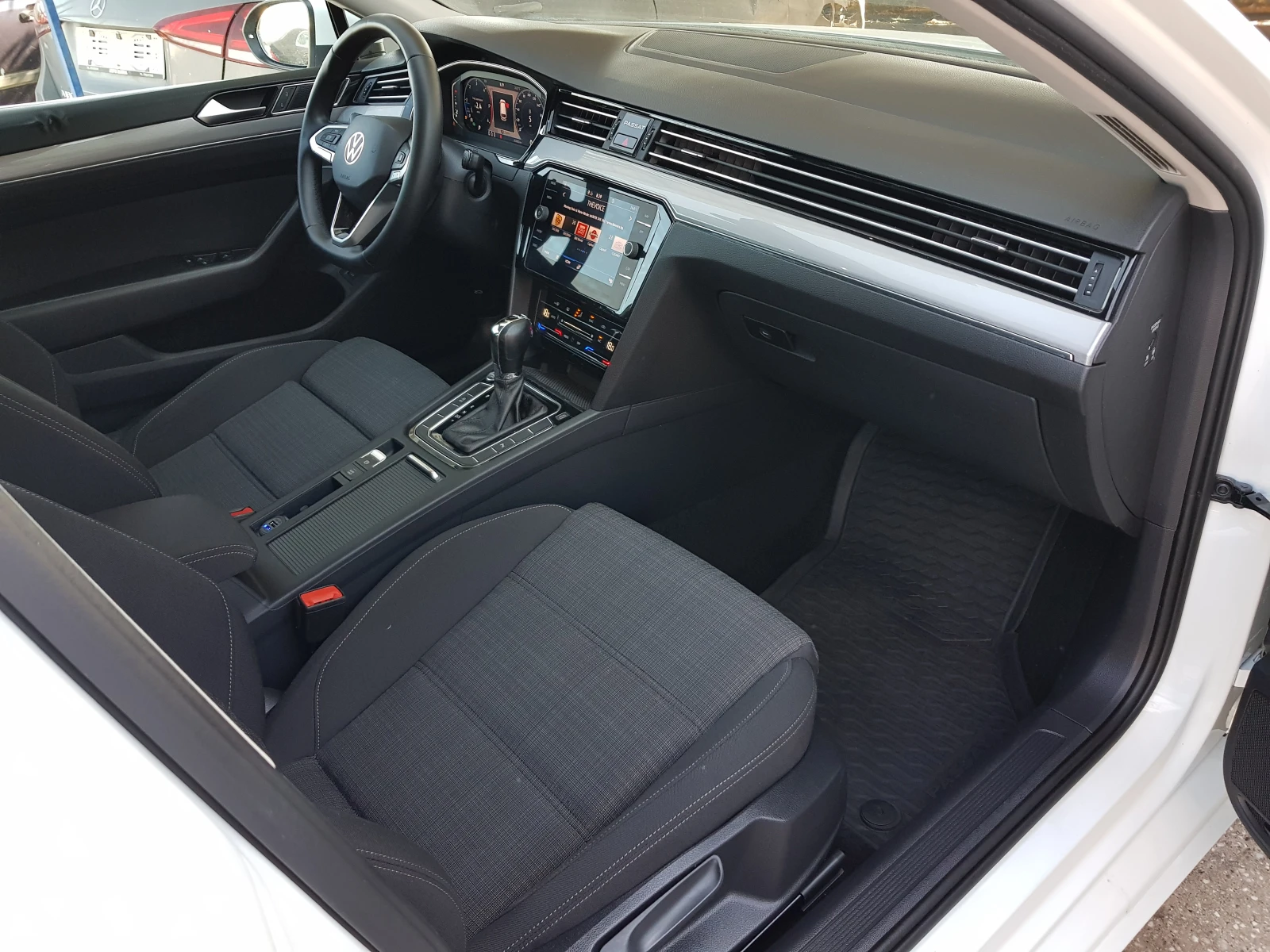 VW Passat 2.0TDI-150к.с. Virtual Cockpit/ДИСТРОНИК/2021г., снимка 10 - Автомобили и джипове - 55474272