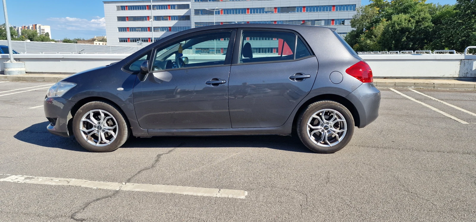 Toyota Auris Бензин/ГАЗ/LPG, снимка 2 - Автомобили и джипове - 55601903