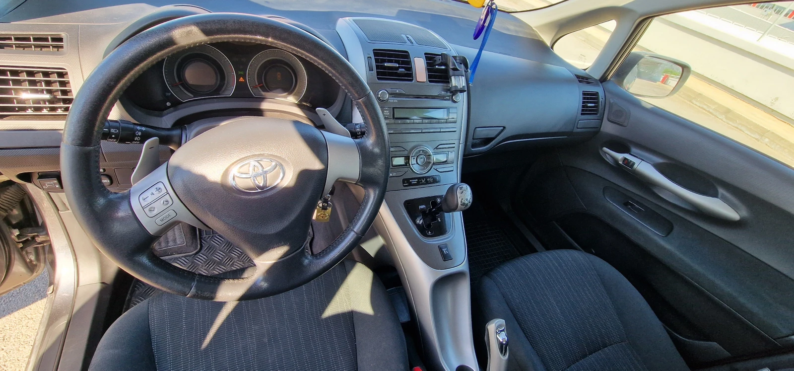 Toyota Auris Бензин/ГАЗ/LPG, снимка 7 - Автомобили и джипове - 55601903