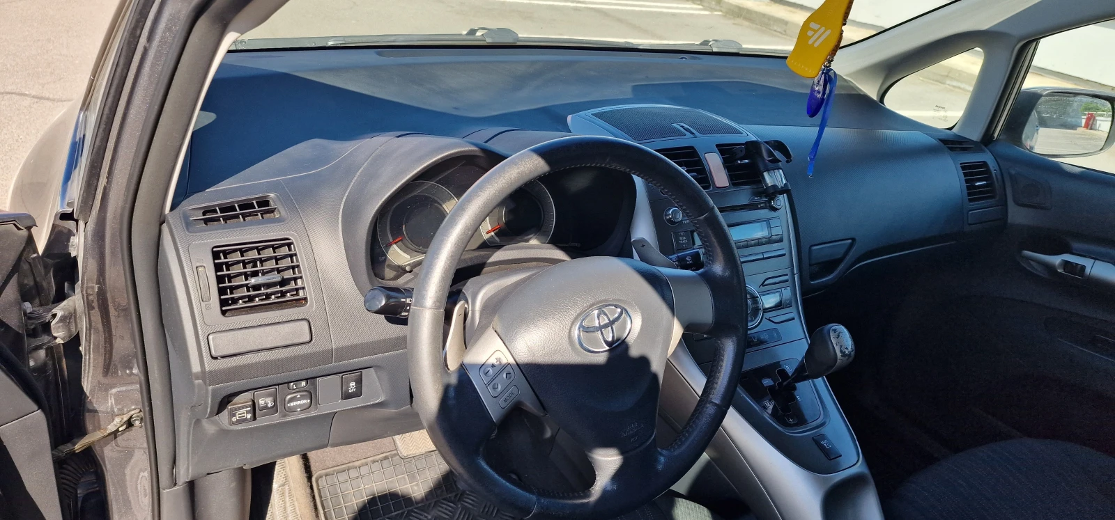 Toyota Auris Бензин/ГАЗ/LPG, снимка 9 - Автомобили и джипове - 55601903