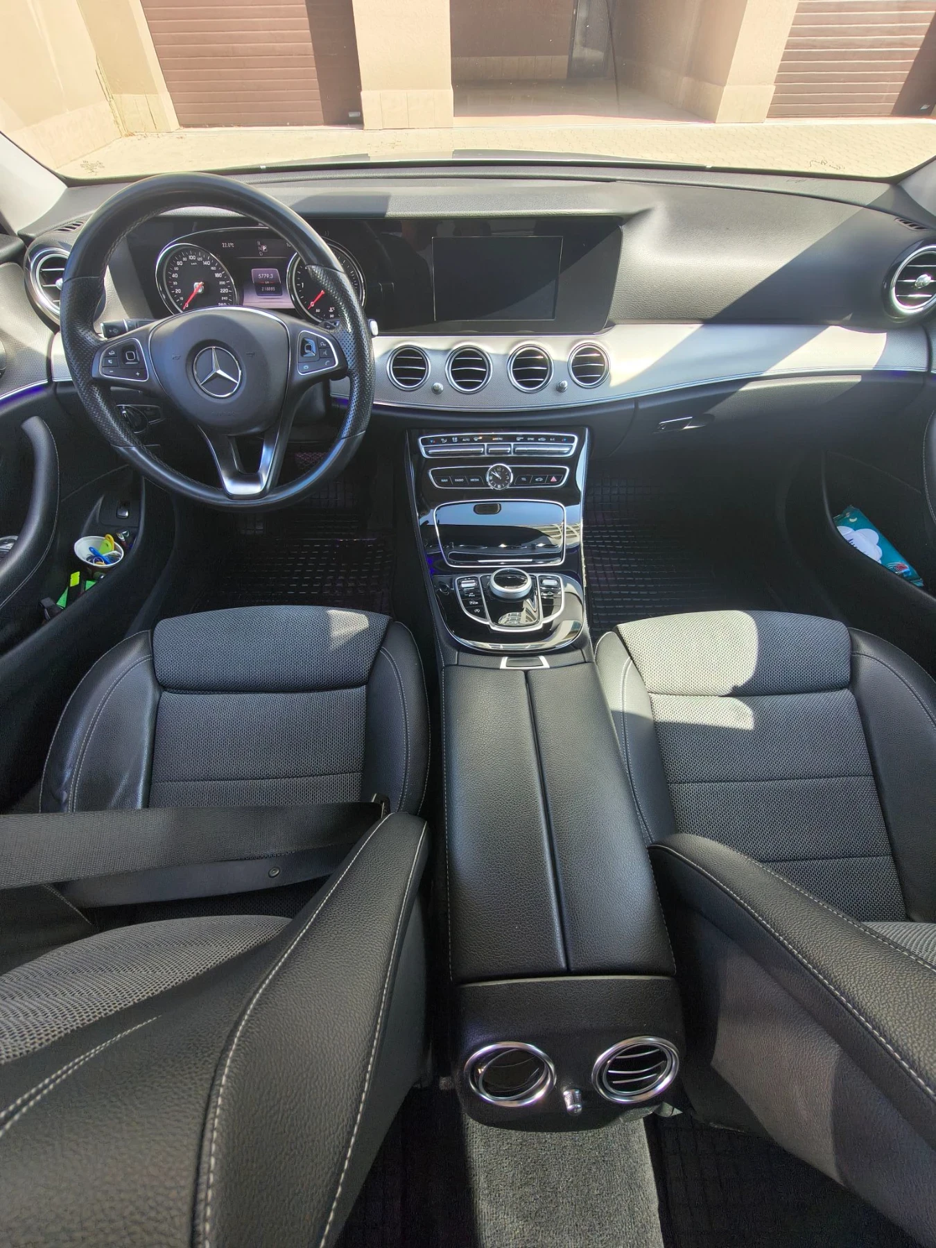 Mercedes-Benz E 220, снимка 8 - Автомобили и джипове - 55612617