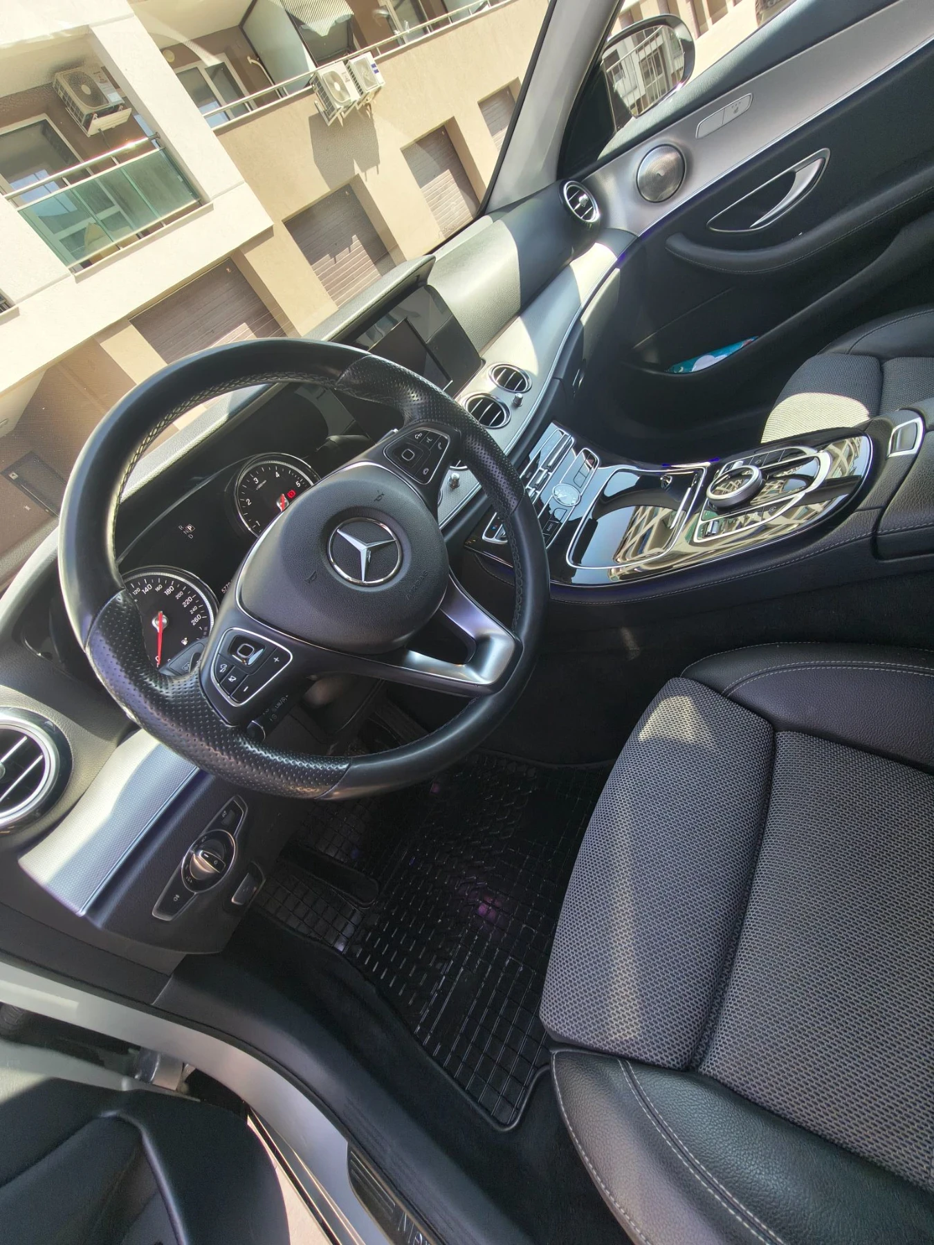 Mercedes-Benz E 220, снимка 10 - Автомобили и джипове - 55612617