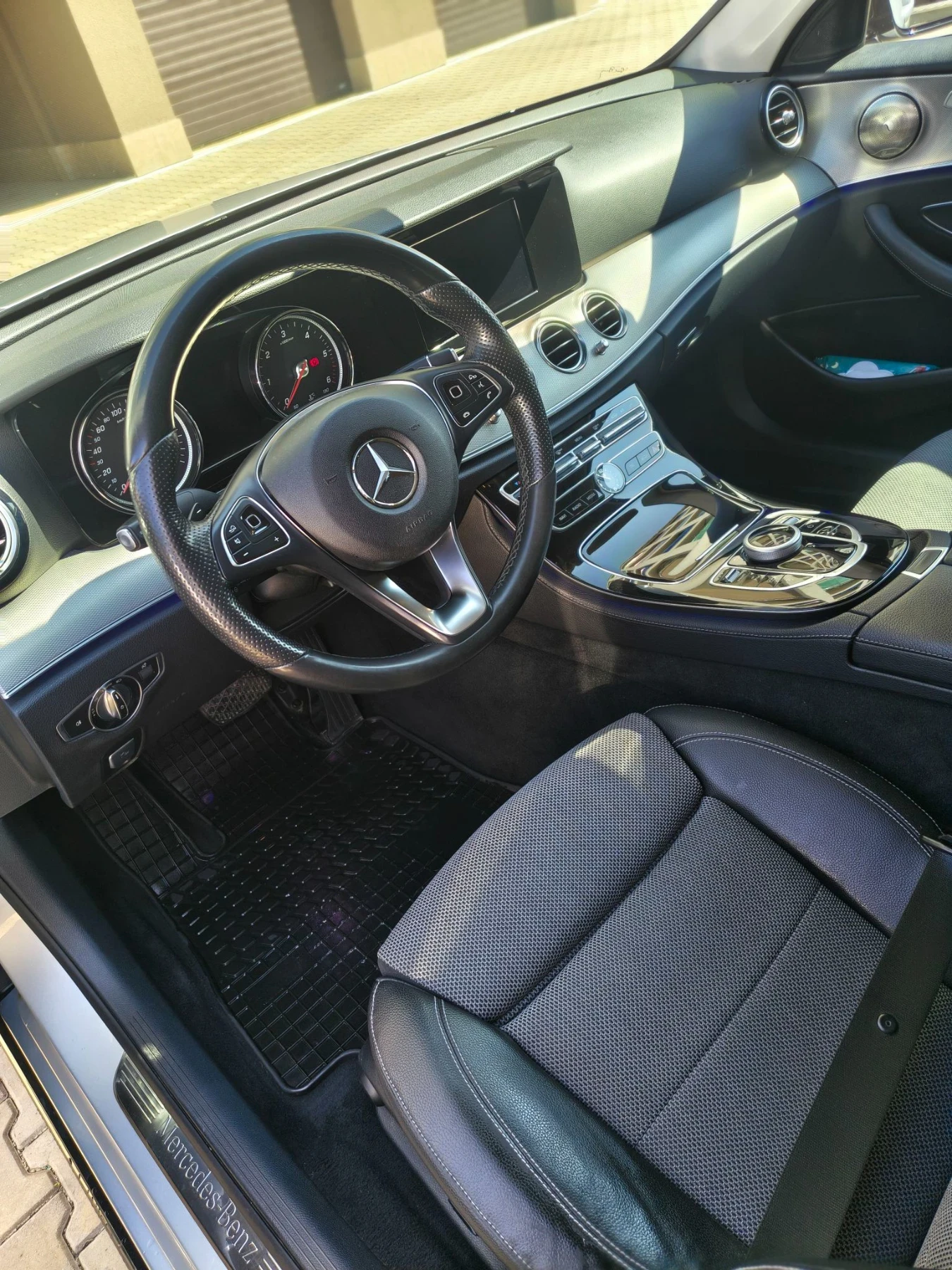 Mercedes-Benz E 220, снимка 9 - Автомобили и джипове - 55612617