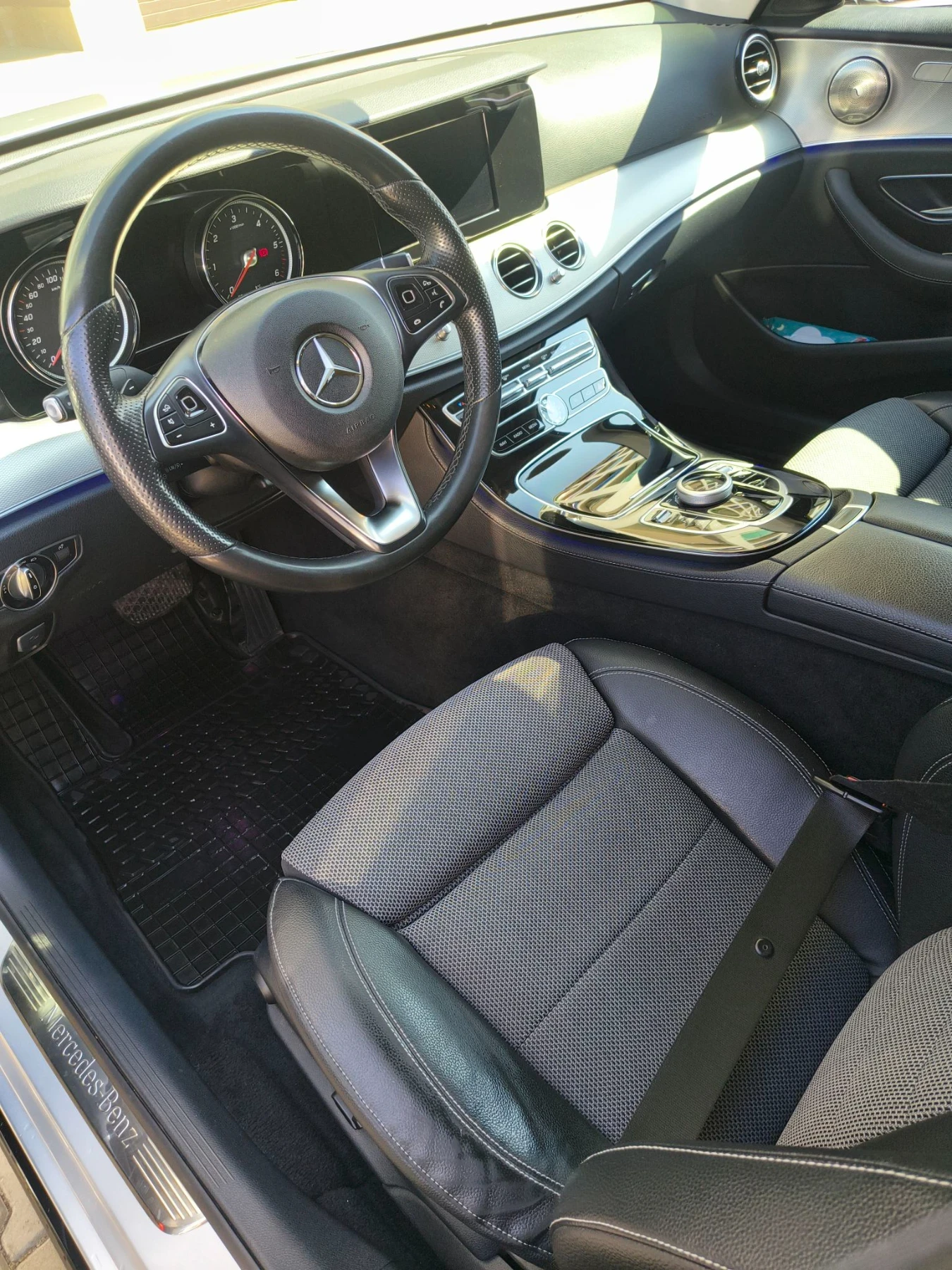 Mercedes-Benz E 220, снимка 11 - Автомобили и джипове - 55612617