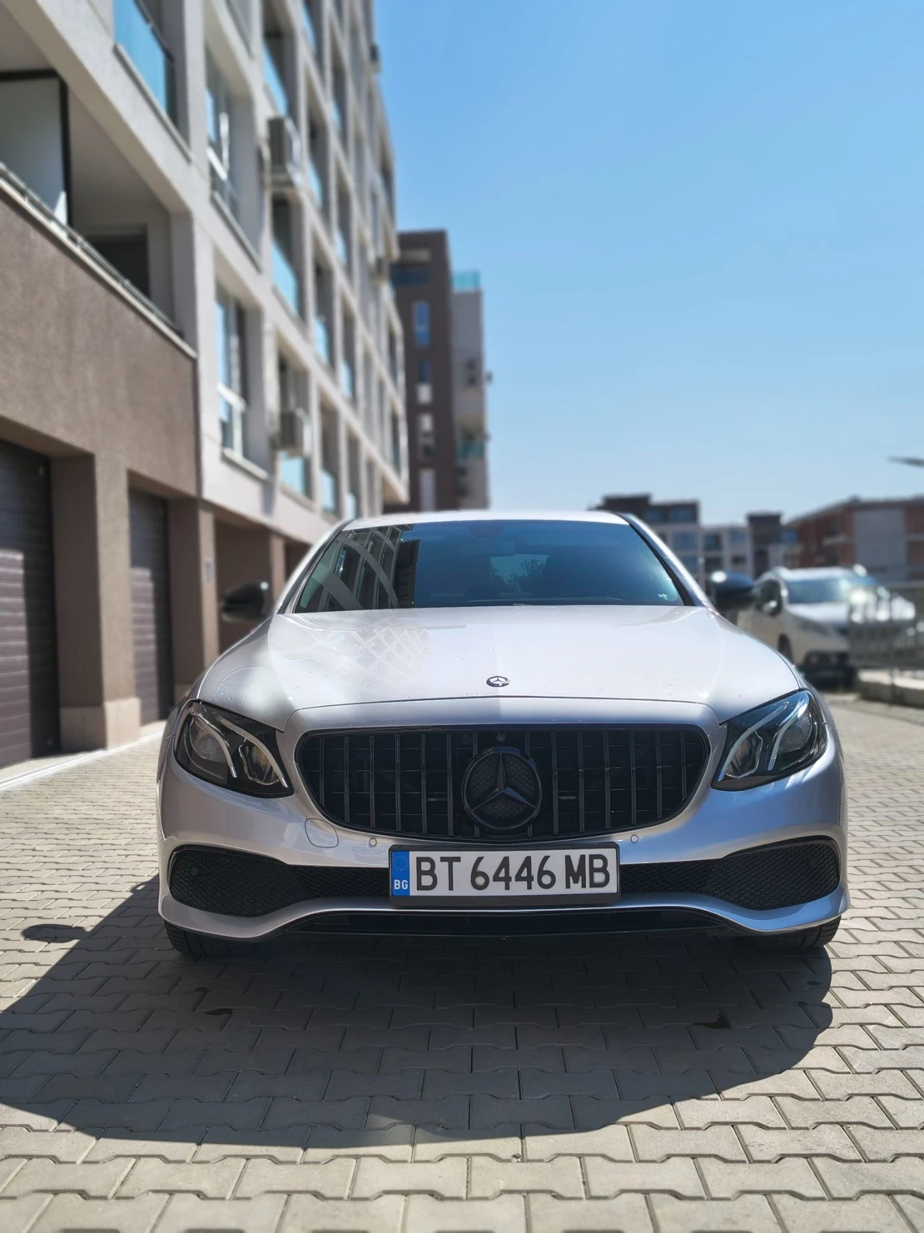 Mercedes-Benz E 220, снимка 4 - Автомобили и джипове - 55612617