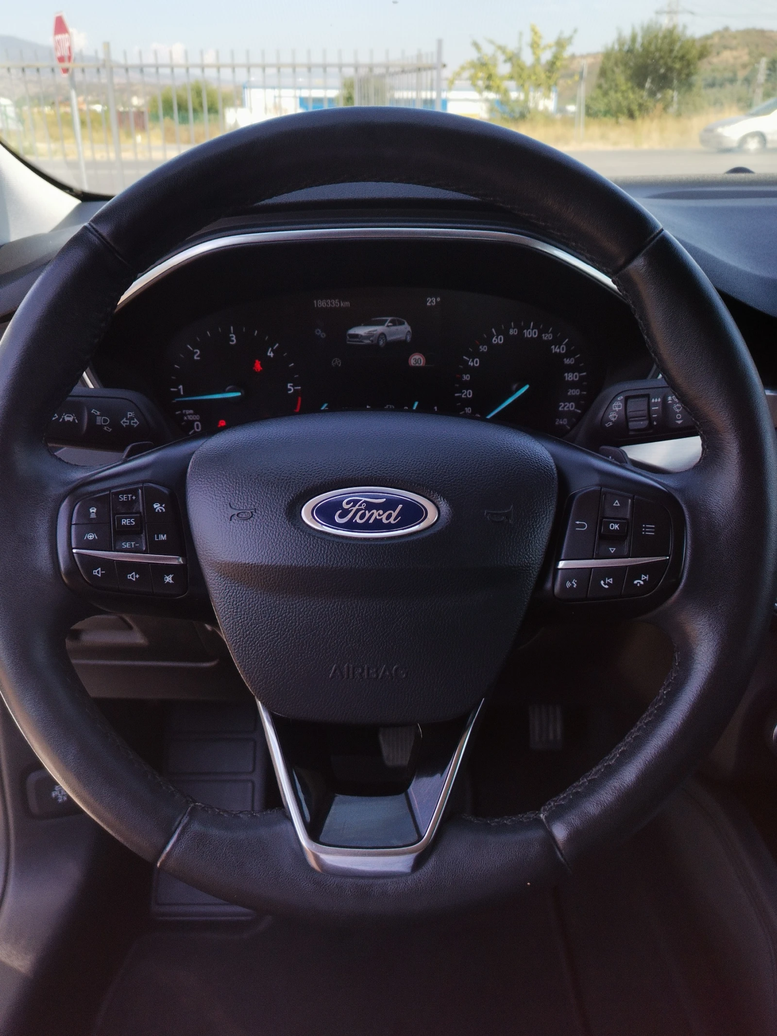 Ford Focus 1.5D AUTOMATIC, снимка 9 - Автомобили и джипове - 56060404