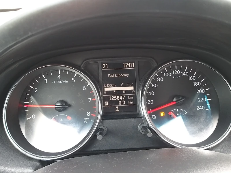 Nissan Qashqai 1.6, снимка 13 - Автомобили и джипове - 52351066