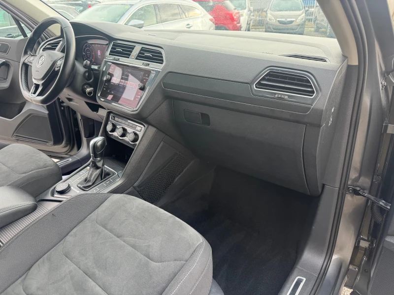 VW Tiguan 4x4 distronic, снимка 10 - Автомобили и джипове - 52885304