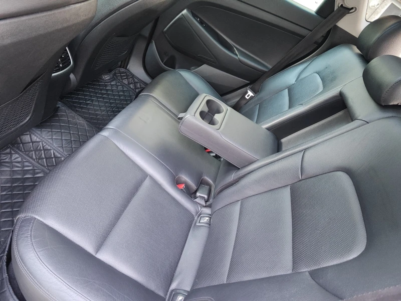Hyundai Tucson Hyundai Tucson 2.0crdi * 4x4* Navi* PANORAMA* UNIK, снимка 10 - Автомобили и джипове - 53121399