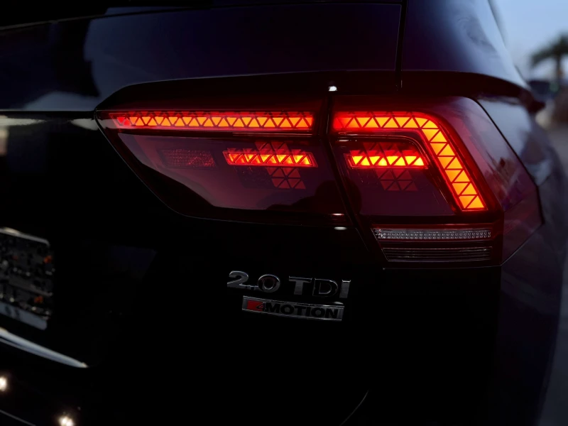 VW Tiguan 2.0 TDI 4Motion Сервизна История, снимка 16 - Автомобили и джипове - 53263243