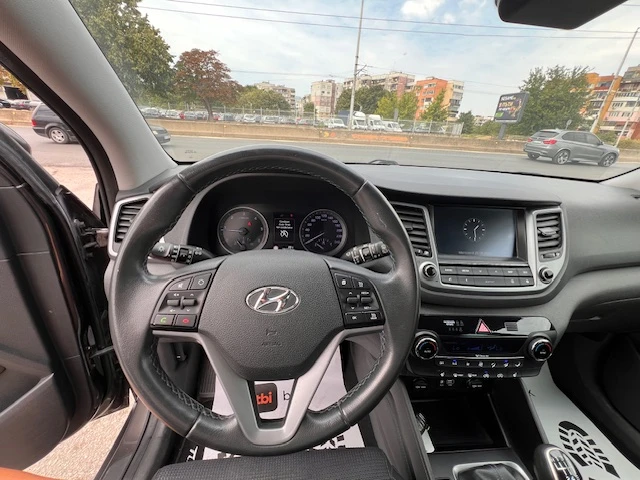 Hyundai Tucson IX35, снимка 11 - Автомобили и джипове - 47053038