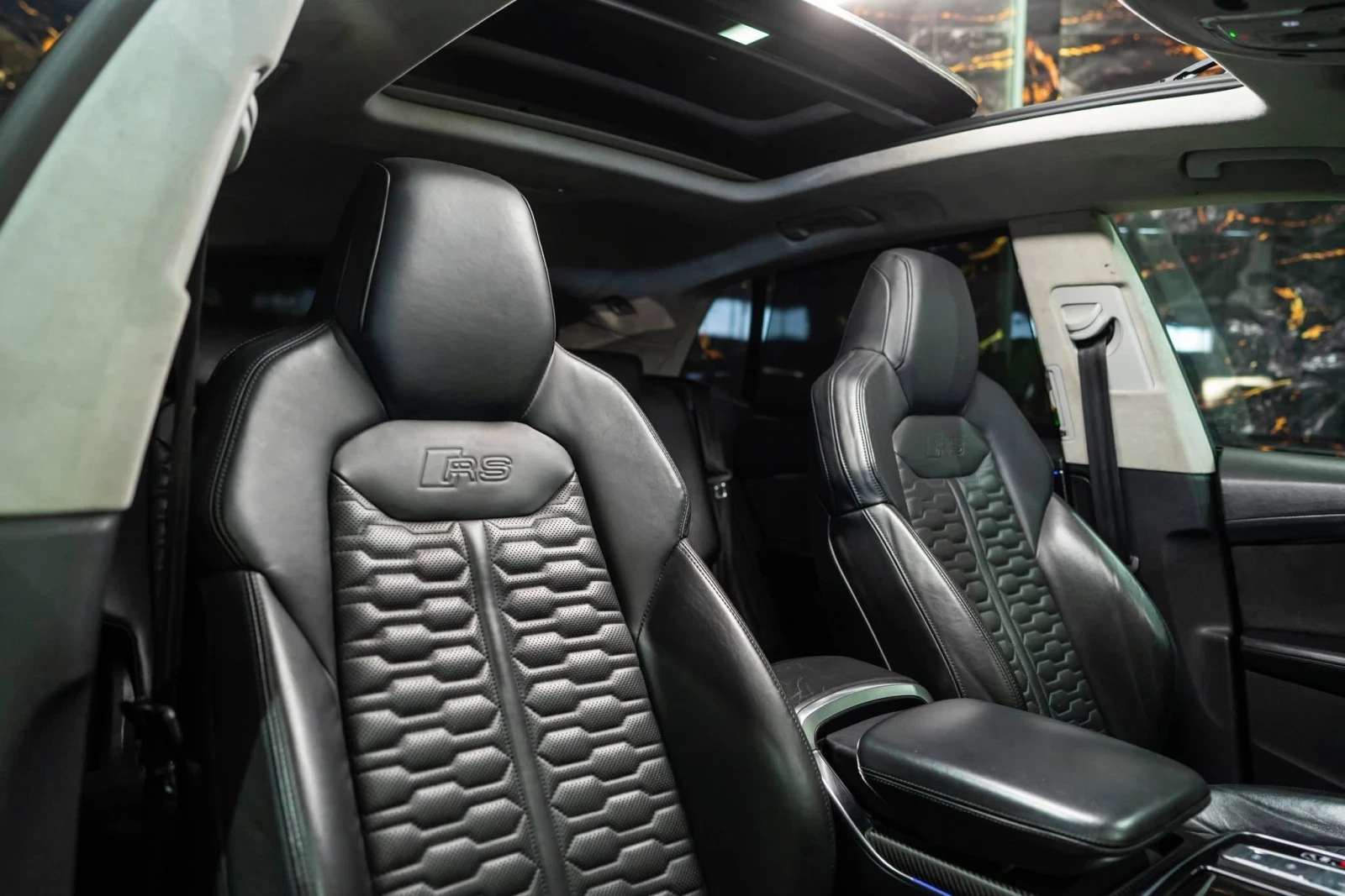 Audi RSQ8 STAGE 2 CARBON CERAMIC ПАНО B&O ЛИЗИНГ 100%, снимка 14 - Автомобили и джипове - 53844673