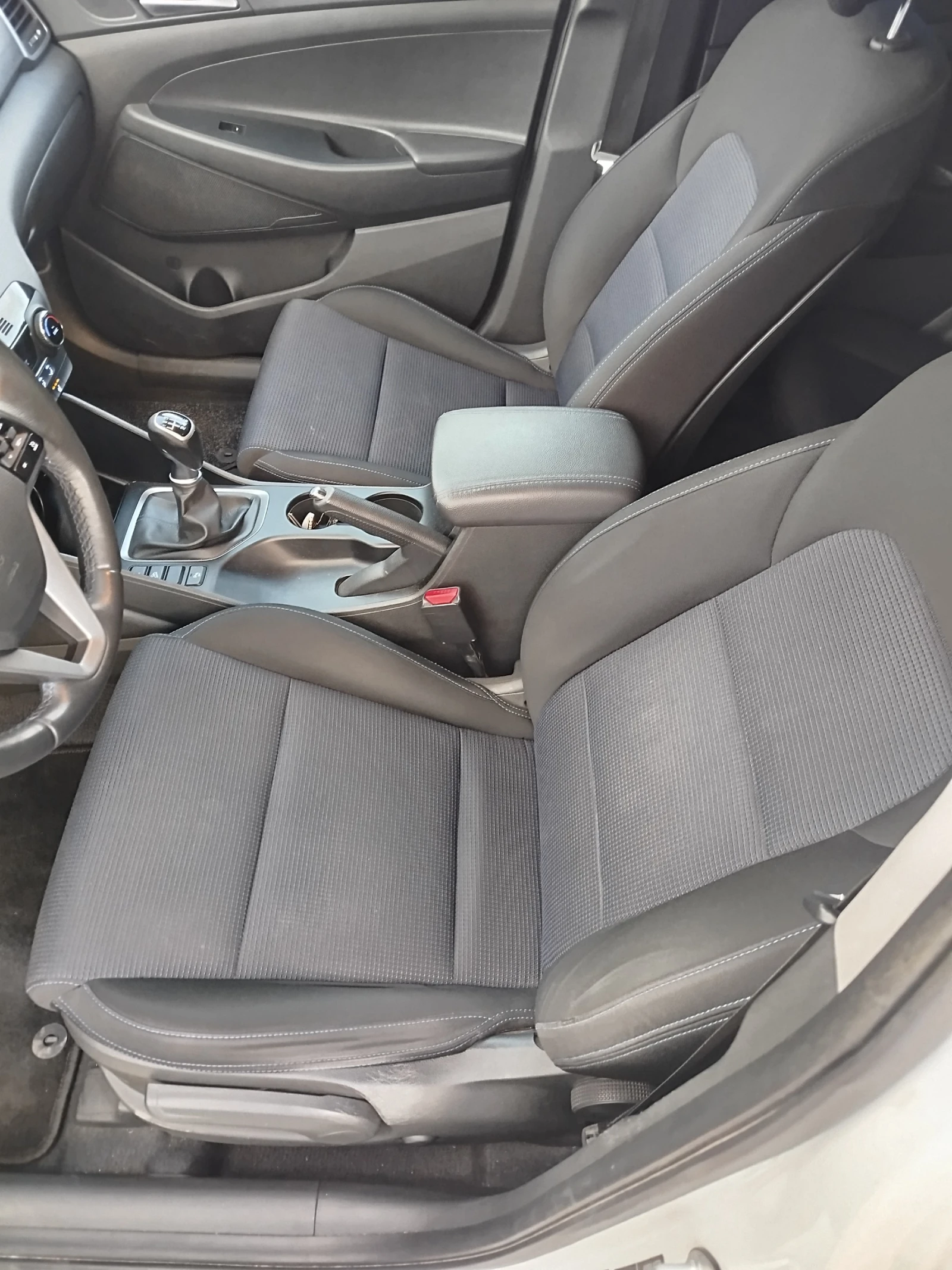 Hyundai Tucson 1, 6, снимка 7 - Автомобили и джипове - 53903688