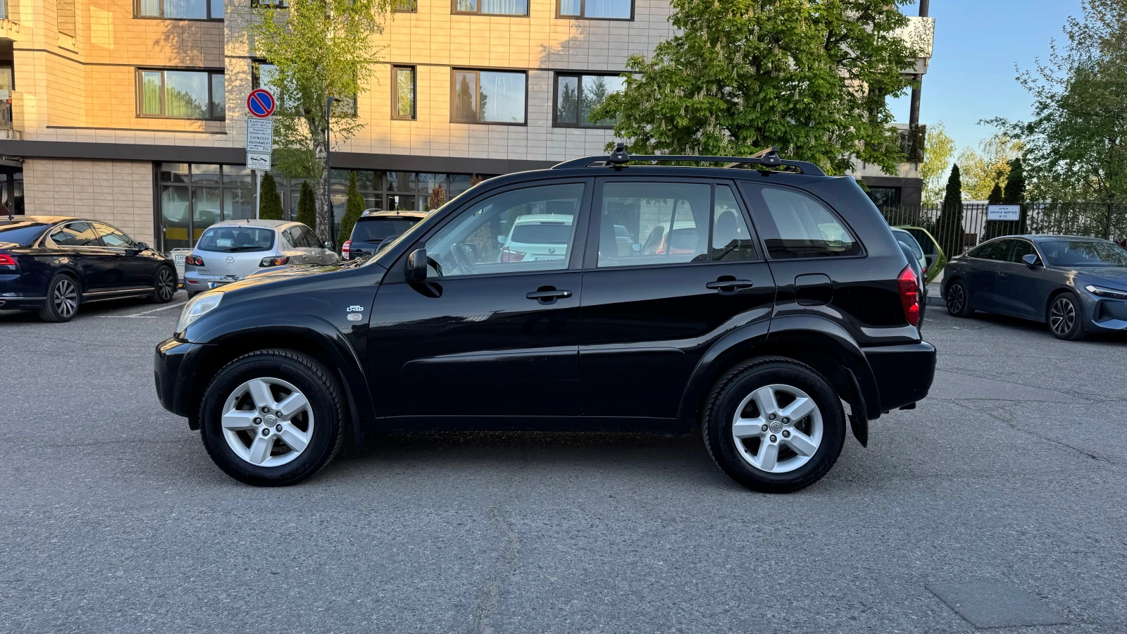 Toyota Rav4 2.0L D4D Facelift, снимка 4 - Автомобили и джипове - 55796182