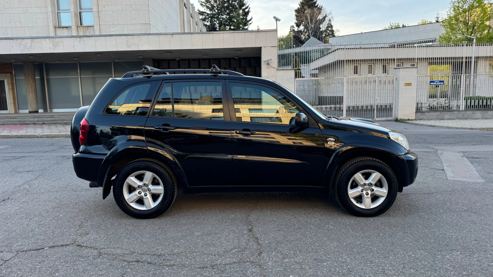 Toyota Rav4 2.0L D4D Facelift, снимка 8 - Автомобили и джипове - 55796182