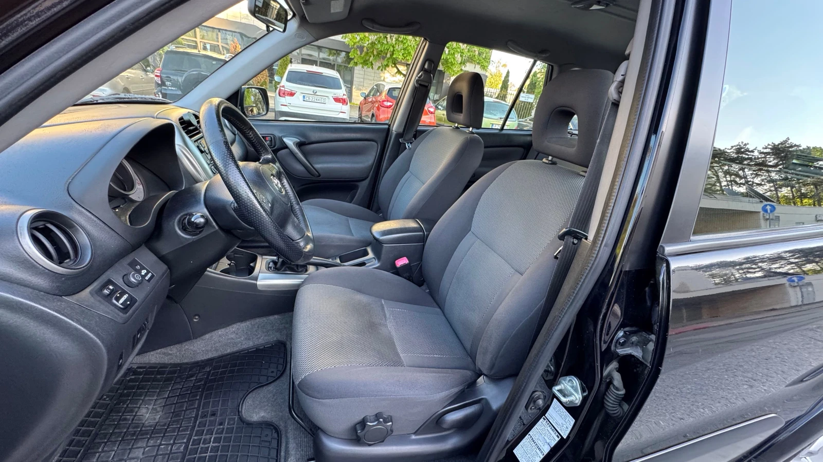 Toyota Rav4 2.0L D4D Facelift, снимка 11 - Автомобили и джипове - 55796182