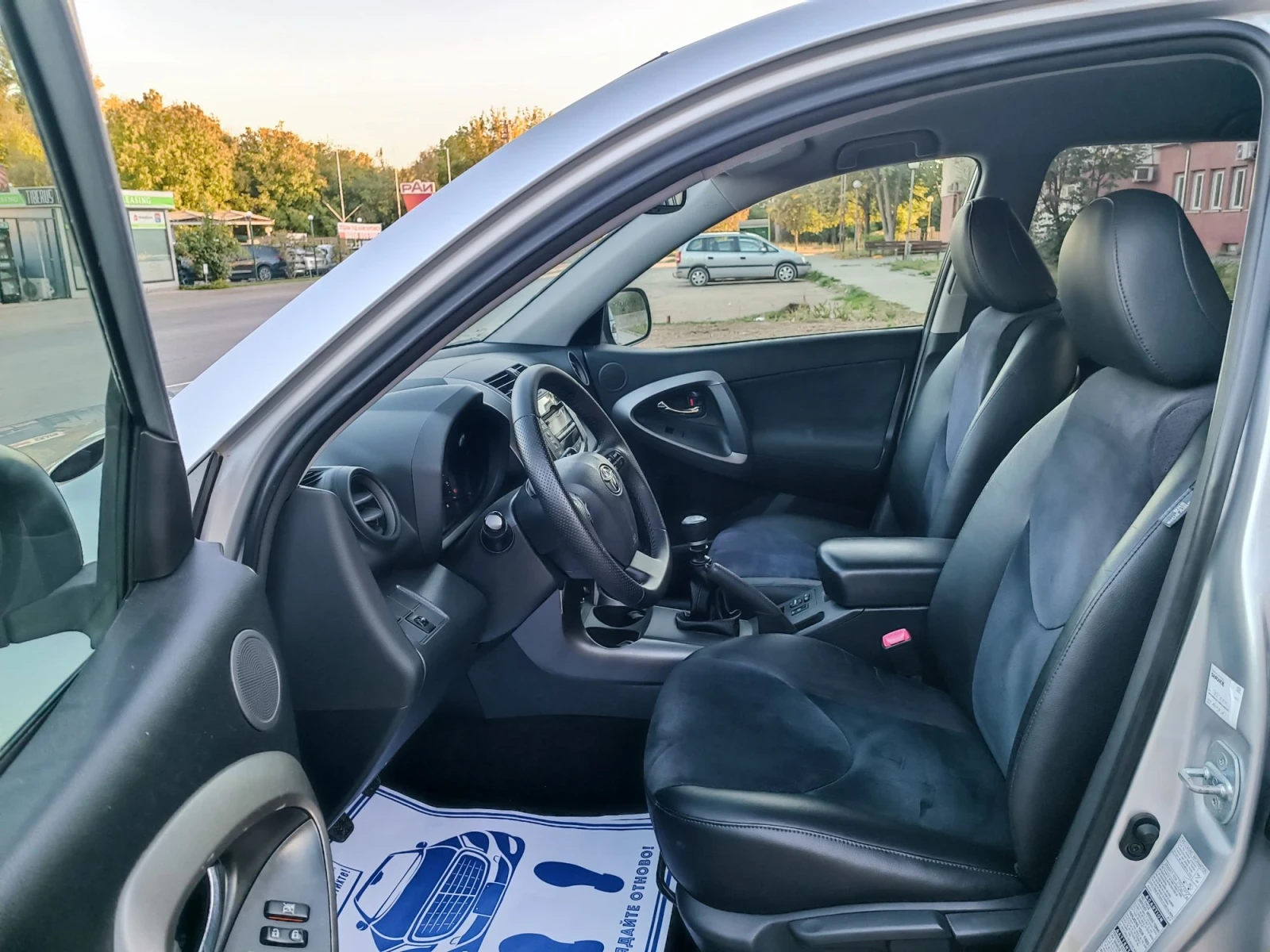 Toyota Rav4 2.0i-158кс-ШВЕЙЦАРИЯ-РЪЧКА-6ск-FACELIFT-4X4, снимка 9 - Автомобили и джипове - 56124023