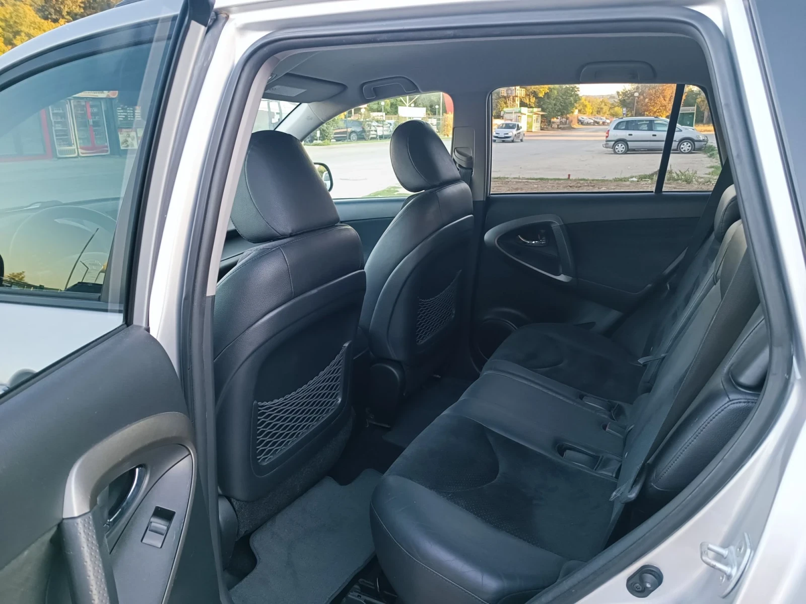 Toyota Rav4 2.0i-158кс-ШВЕЙЦАРИЯ-РЪЧКА-6ск-FACELIFT-4X4, снимка 10 - Автомобили и джипове - 56124023