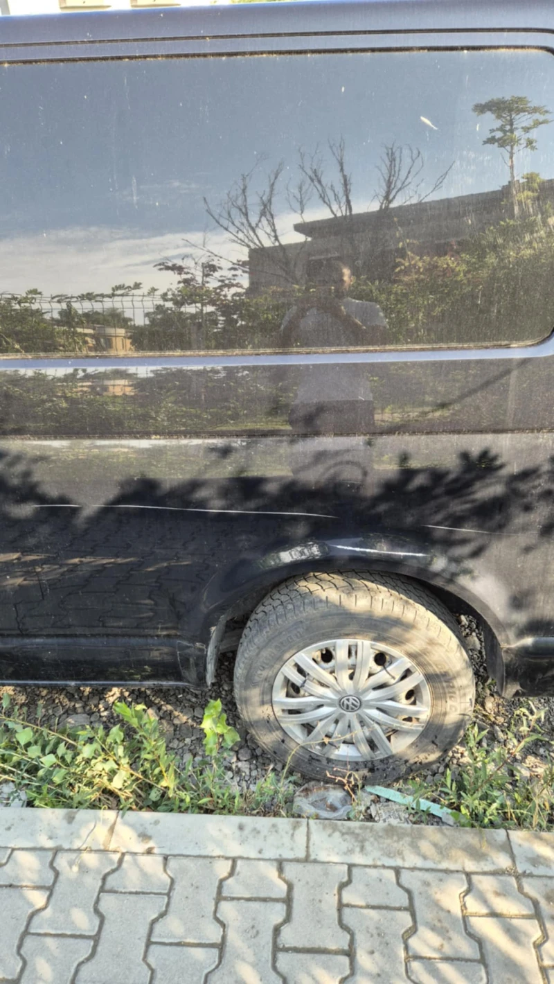 VW Caravelle РЕАЛНИ КМ/АВТОМАТИК/R-LINE, снимка 14 - Бусове и автобуси - 52376827