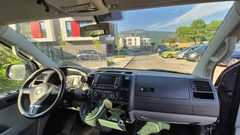 VW Caravelle РЕАЛНИ КМ/АВТОМАТИК/R-LINE, снимка 9 - Бусове и автобуси - 52376827