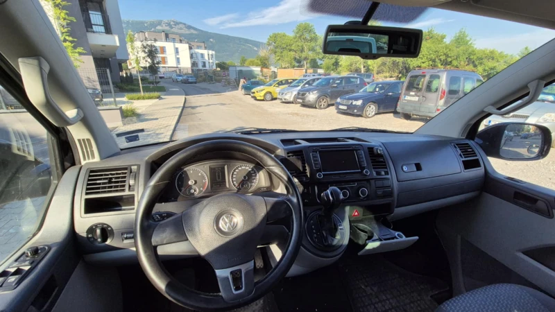 VW Caravelle РЕАЛНИ КМ/АВТОМАТИК/R-LINE, снимка 8 - Бусове и автобуси - 52376827