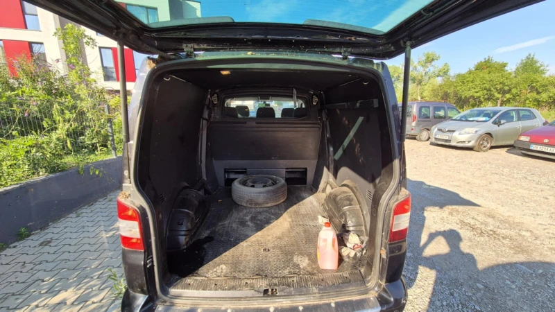 VW Caravelle РЕАЛНИ КМ/АВТОМАТИК/R-LINE, снимка 12 - Бусове и автобуси - 52376827