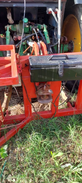 Трактор John Deere 3040, снимка 8