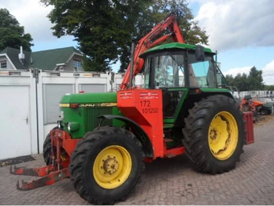 Трактор John Deere 3040