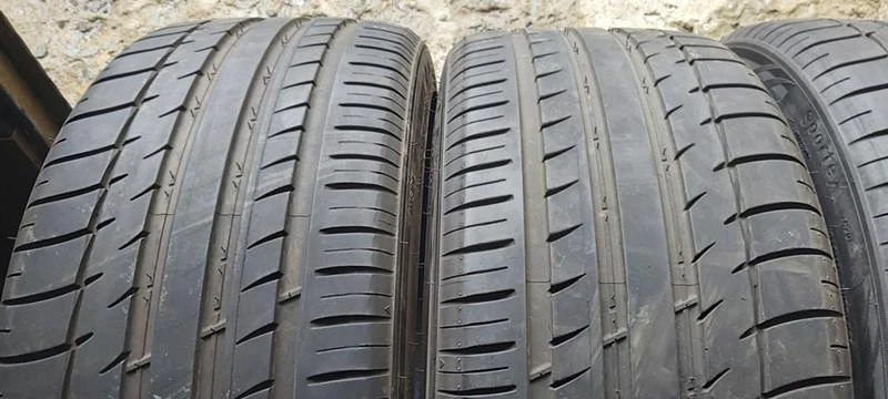 Гуми Летни 255/40R19, снимка 2 - Гуми и джанти - 34685399