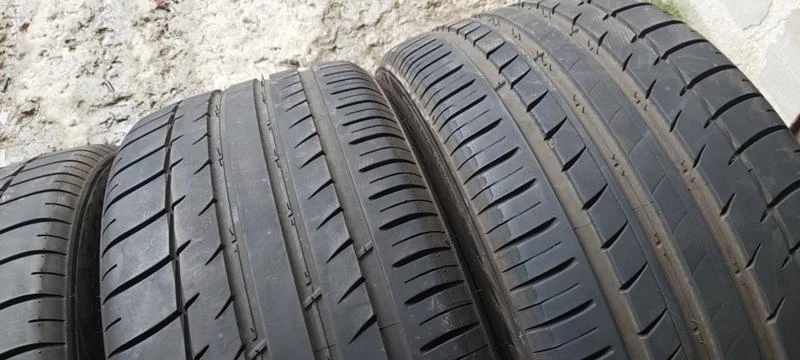 Гуми Летни 255/40R19, снимка 3 - Гуми и джанти - 34685399