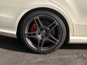 Mercedes-Benz E 63 AMG Рядко Изпълнение * АвтоКредит (ЦЕНА ДО БГ), снимка 11