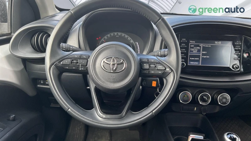 Toyota Aygo 1.0i X Play, снимка 13 - Автомобили и джипове - 47080764