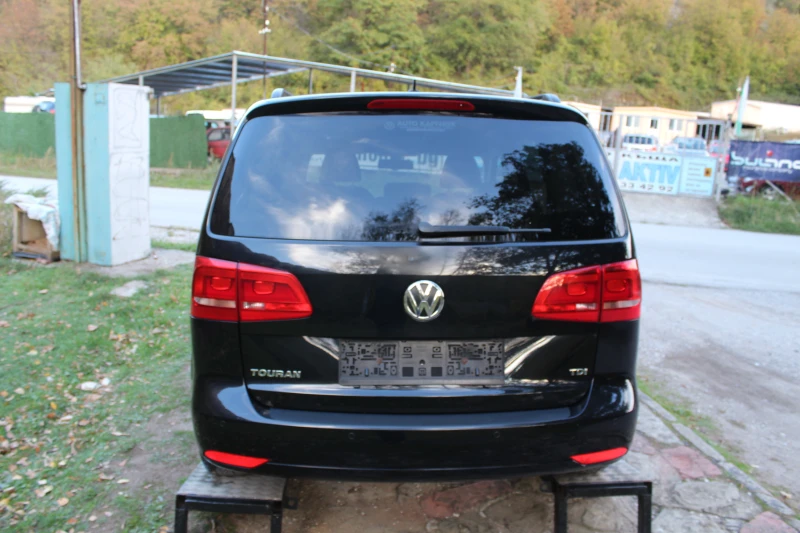 VW Touran 1.6TDI, снимка 5 - Автомобили и джипове - 47664306