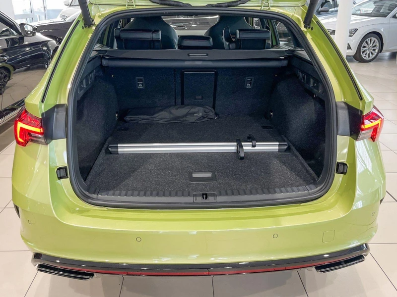 Skoda Octavia 2.0TDI* RS* MEMORY* HEAD-UP* KEYLESS* DISTR* , снимка 10 - Автомобили и джипове - 52222212