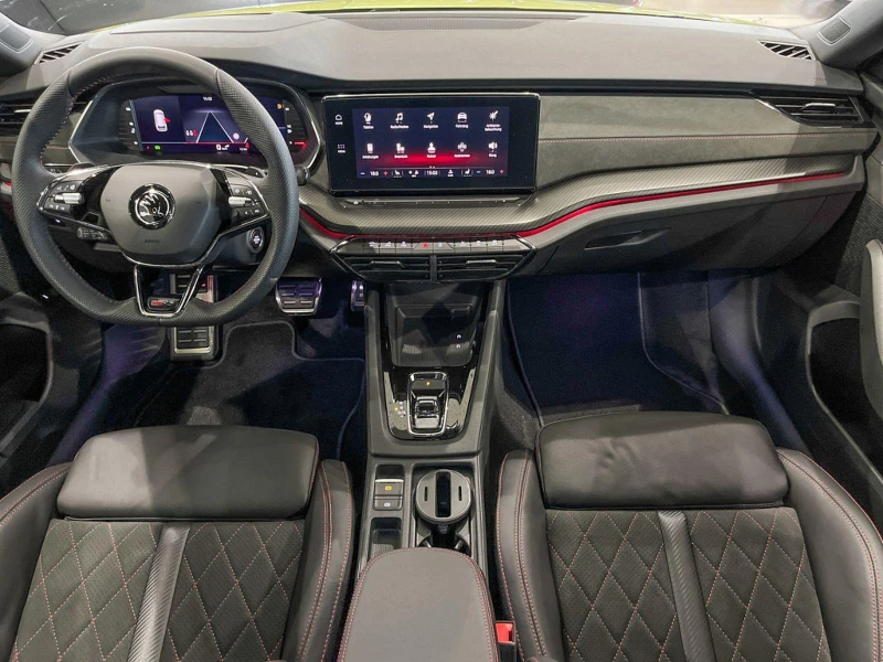 Skoda Octavia 2.0TDI* RS* MEMORY* HEAD-UP* KEYLESS* DISTR* , снимка 6 - Автомобили и джипове - 52222212