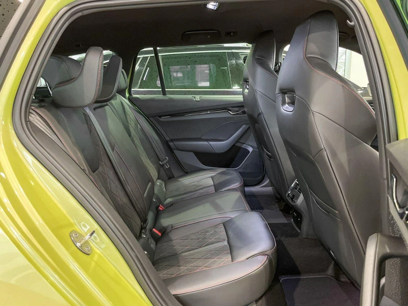 Skoda Octavia 2.0TDI* RS* MEMORY* HEAD-UP* KEYLESS* DISTR* , снимка 9 - Автомобили и джипове - 52222212