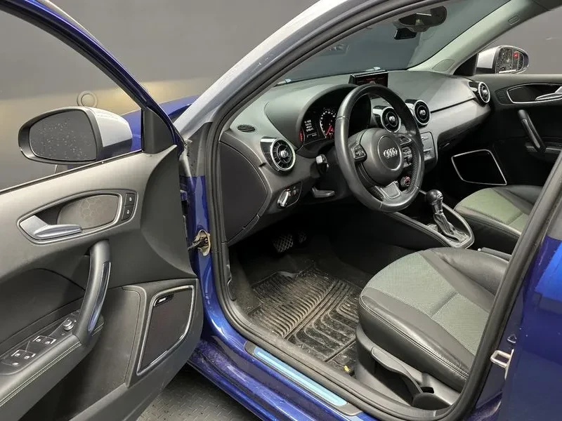 Audi A1 1.6 TDI, снимка 11 - Автомобили и джипове - 54125149