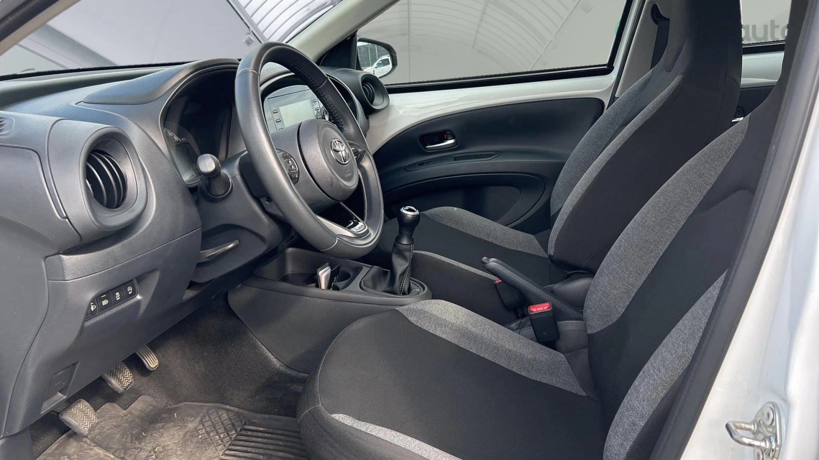 Toyota Aygo 1.0i X Play - изображение 10