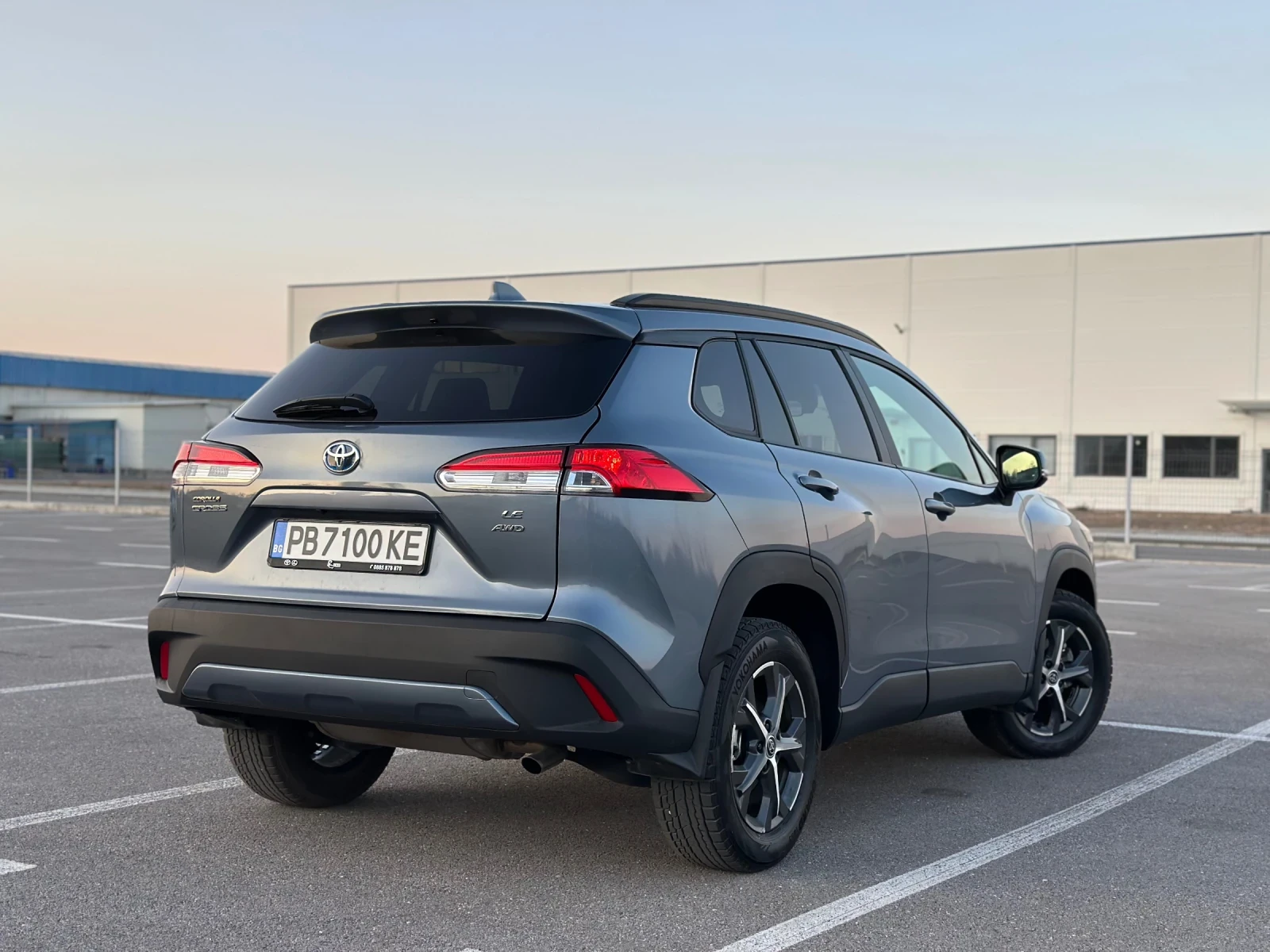 Toyota Corolla Cross 2.0i* 4х4* Distronic* AppleCar* Камера* Подгрев*  - изображение 4