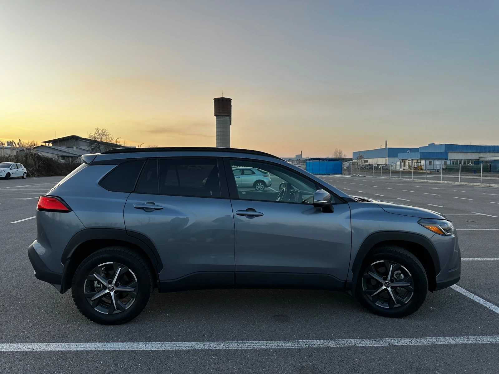 Toyota Corolla Cross 2.0i* 4х4* Distronic* AppleCar* Камера* Подгрев*  - изображение 7