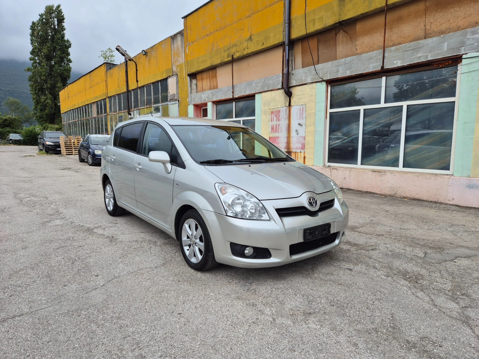 Toyota Corolla verso 2.2 D4D 7 МЕСТА ITALY - изображение 3