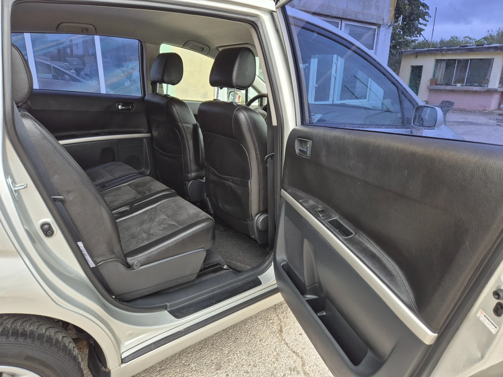 Toyota Corolla verso 2.2 D4D 7 МЕСТА ITALY - изображение 9