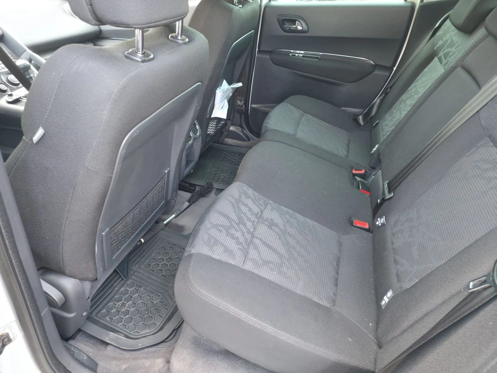 Peugeot 3008 1.6HDI/112кс/100% ОБСЛУЖЕН ПРЕДИ 1000КМ/НОВИ ГУМИ - изображение 9