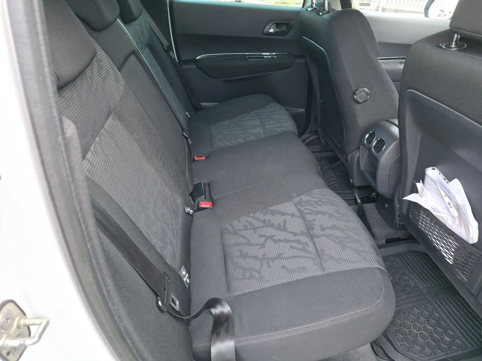 Peugeot 3008 1.6HDI/112кс/100% ОБСЛУЖЕН ПРЕДИ 1000КМ/НОВИ ГУМИ - изображение 8