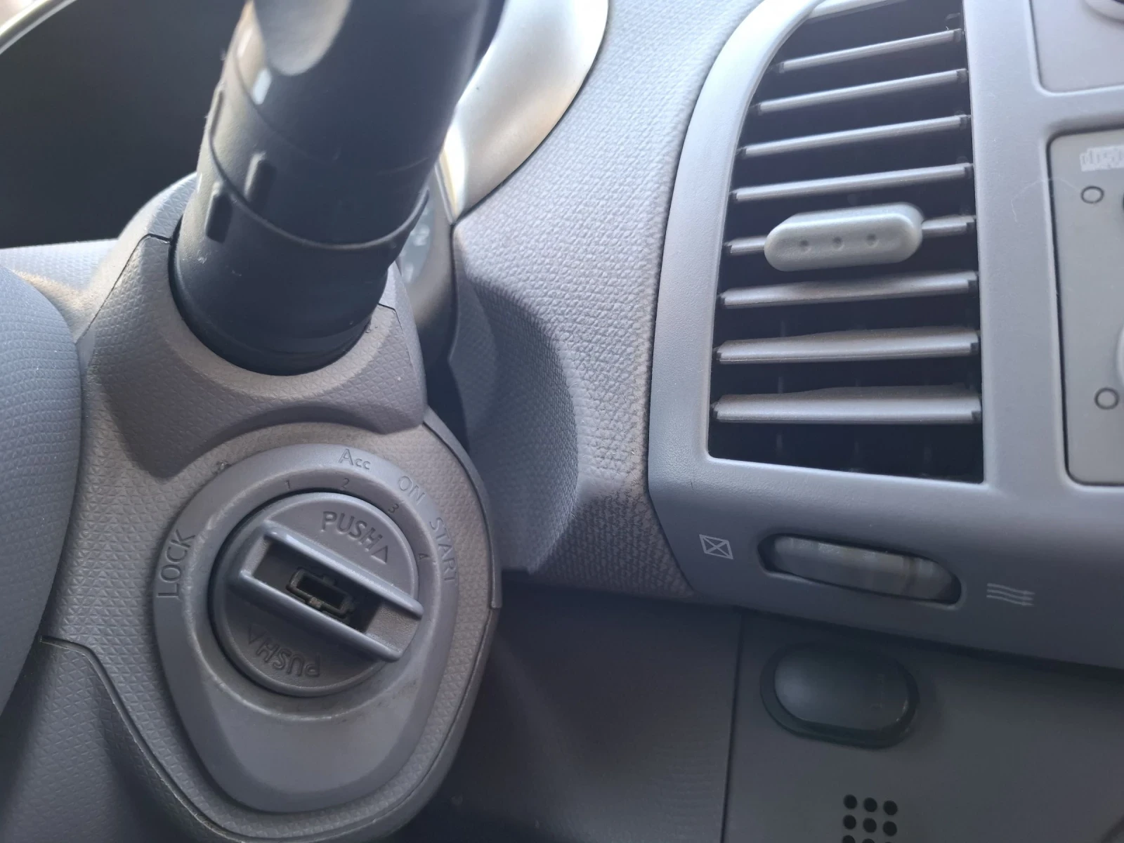 Nissan Micra 1.4i Автоматик, снимка 14 - Автомобили и джипове - 54116078