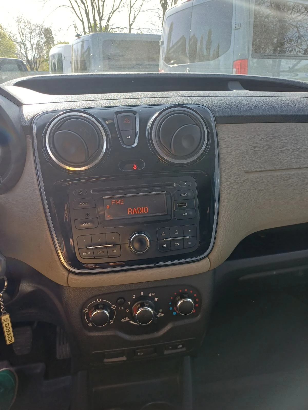 Dacia Dokker 1.5 dci, снимка 11 - Автомобили и джипове - 54329216