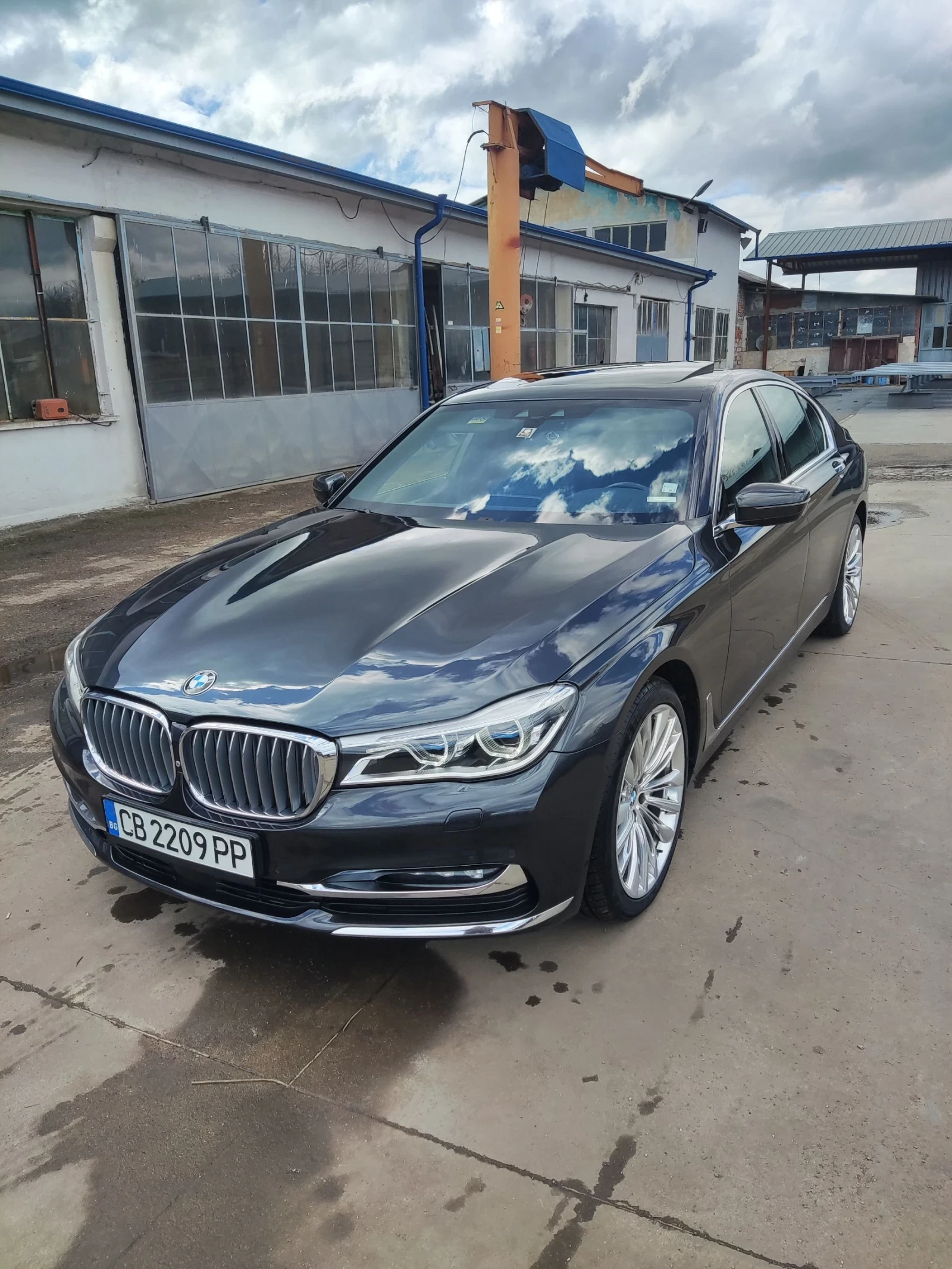 BMW 740, снимка 2 - Автомобили и джипове - 54496606
