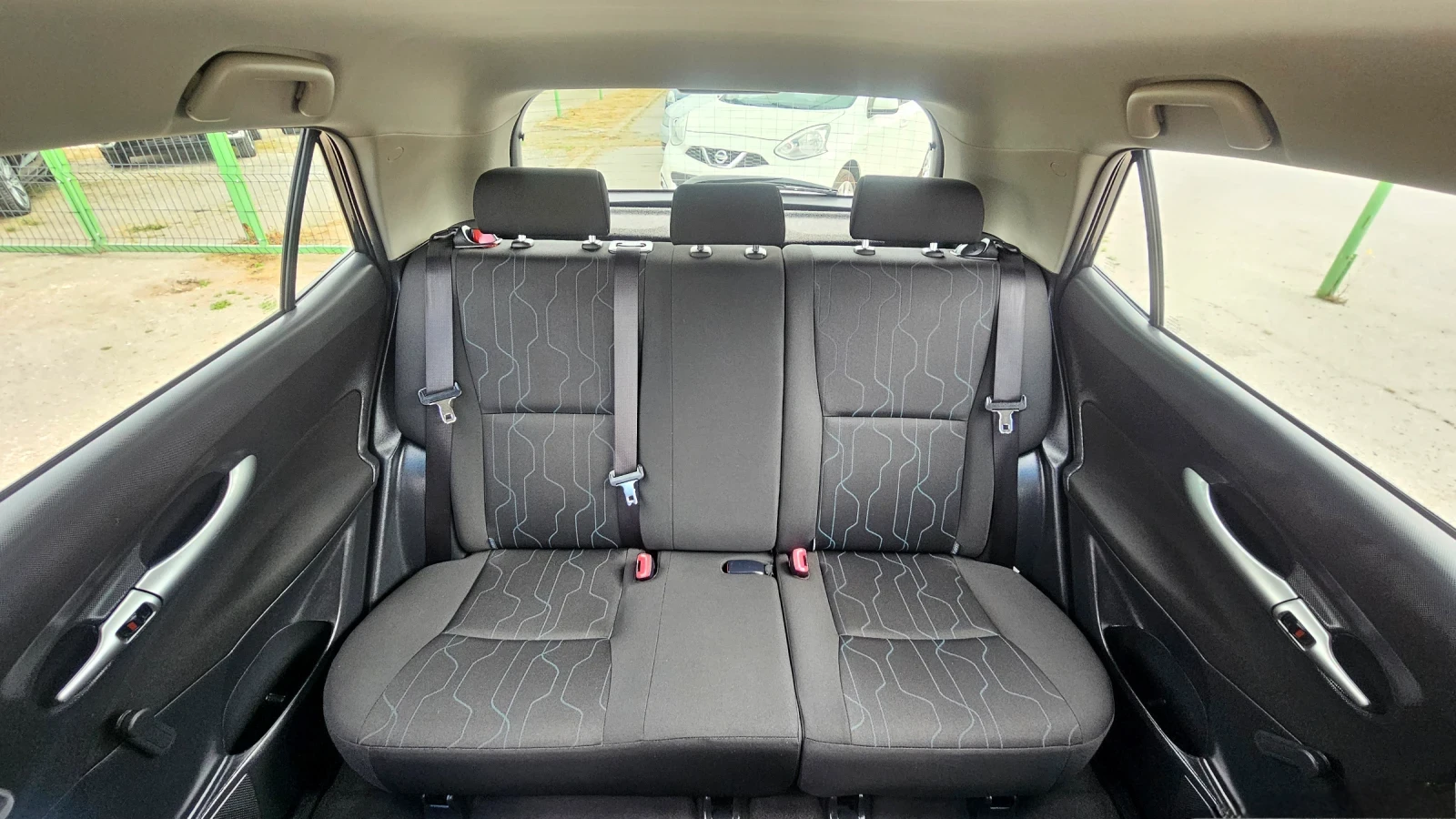 Toyota Auris 1.4D-4D/90к./6ск./FACELIFT, снимка 15 - Автомобили и джипове - 54643245